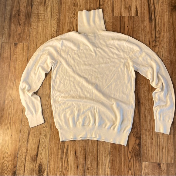 Turtle neck - Picture 1 of 3